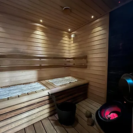 Cozy And Spacious Family With Sauna, Sleeps 12 People, Free Parking * Rovaniemi