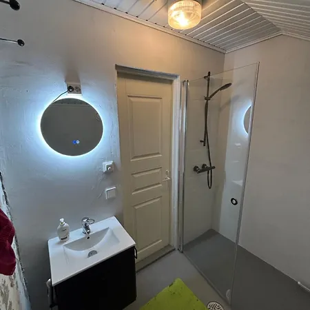 Cozy And Spacious Family With Sauna, Sleeps 12 People, Free Parking