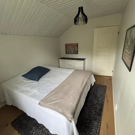 Villa Cozy And Spacious Family With Sauna, Sleeps 12 People, Free Parking
