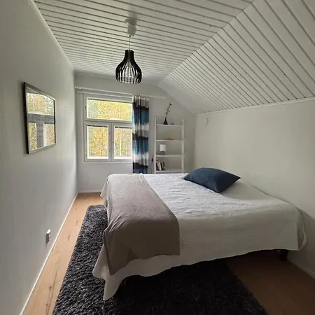 Cozy And Spacious Family With Sauna, Sleeps 12 People, Free Parking