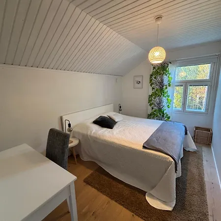 Cozy And Spacious Family With Sauna, Sleeps 12 People, Free Parking Villa *