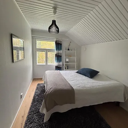 Villa Cozy And Spacious Family With Sauna, Sleeps 12 People, Free Parking *