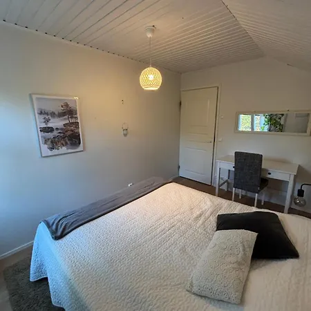 Cozy And Spacious Family With Sauna, Sleeps 12 People, Free Parking Villa